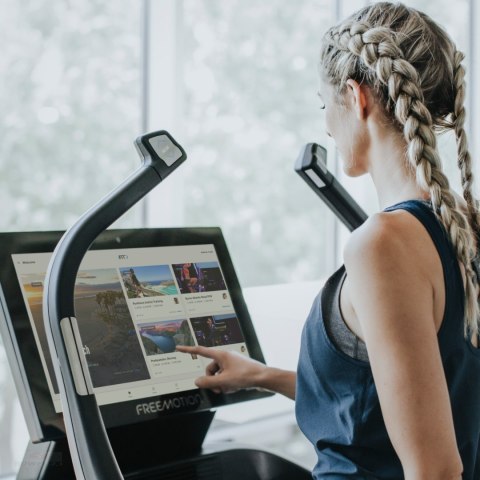 FREEMOTION BIEŻNIA ELEKTRYCZNA INCLINE TRAINER i22.9 FREEMOTION BIEŻNIA ELEKTRYCZNA INCLINE TRAINER i22.9