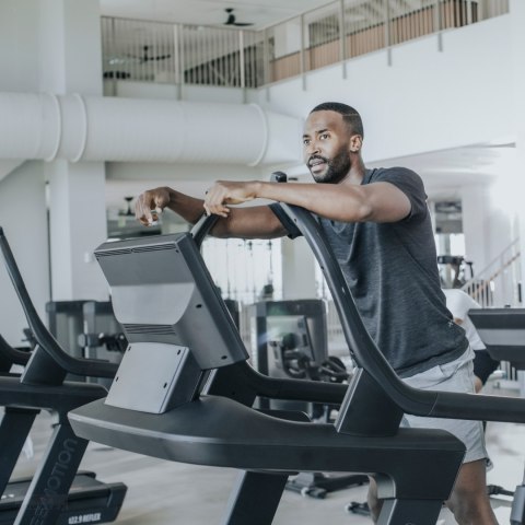 FREEMOTION BIEŻNIA ELEKTRYCZNA INCLINE TRAINER i22.9 FREEMOTION BIEŻNIA ELEKTRYCZNA INCLINE TRAINER i22.9